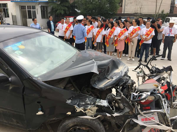 隴南駕校文明交通進(jìn)駕?！拔鍌€(gè)一”活動(dòng)