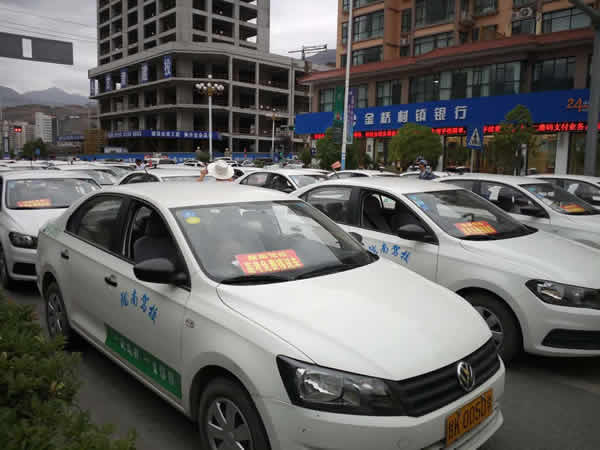 愛心送考 奉獻社會