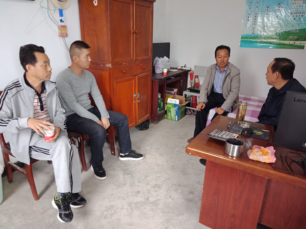 隴運(yùn)集團(tuán)公司黨委書記、董事長(zhǎng)李寅祥同志深入琵琶鎮(zhèn)寧強(qiáng)村開(kāi)展幫扶工作