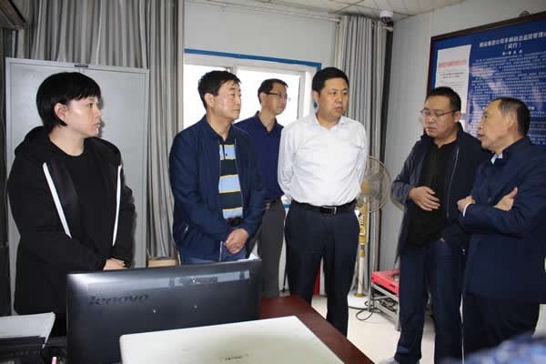 市交通運輸局黨組副書記、市運管局局長何濤一行到隴運集團公司檢查國慶節(jié)前安全生產(chǎn)工作