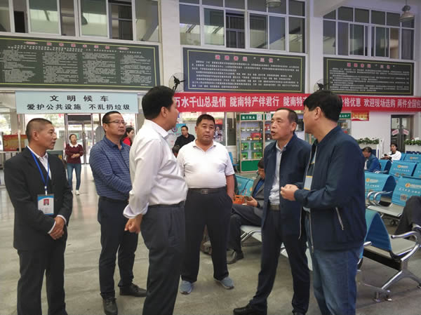 市交通運輸局黨組副書記、市運管局局長何濤一行到隴運集團公司檢查國慶節(jié)前安全生產(chǎn)工作