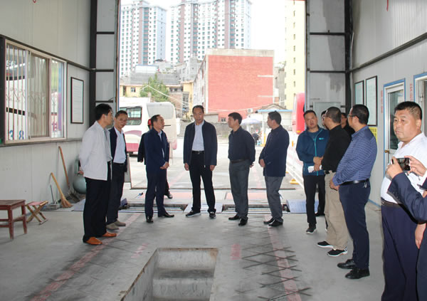 市安委辦主任、安監(jiān)局局長李永宏一行到隴運集團公司檢查指導(dǎo)工作