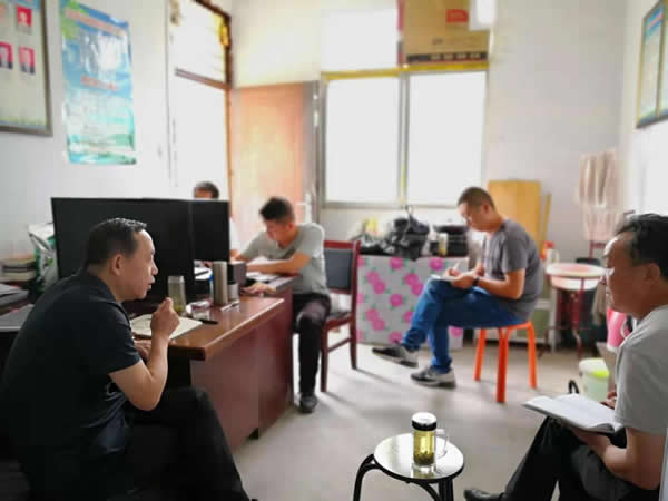 隴運集團(tuán)公司黨委書記、董事長李寅祥深入琵琶鎮(zhèn)寧強村檢查指導(dǎo)幫扶工作