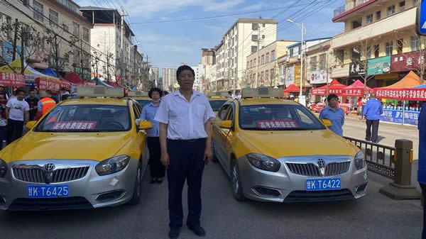 “愛心送考、奉獻(xiàn)社會”---隴運集團在行動