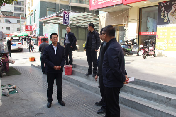 聚焦民生辦實(shí)事 優(yōu)化公交惠民生——隴運(yùn)集團(tuán)黨委書記、董事長(zhǎng)馬明喜調(diào)研新開通公交線路