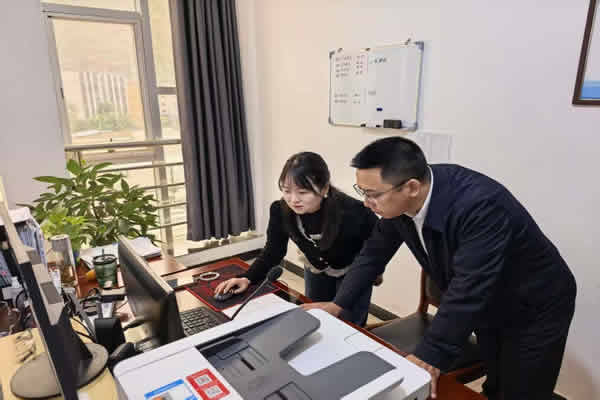 隴南市隴運(yùn)集團(tuán)公司黨委書記、董事長(zhǎng)馬明喜深入一線開展“五一”節(jié)日期間安全生產(chǎn)檢查